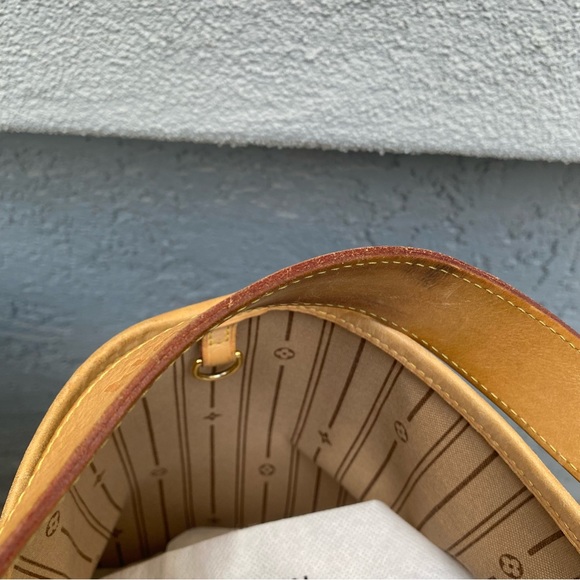 SOLD Louis Vuitton Monogram Delightful MM Hobo - Picture 9 of 16